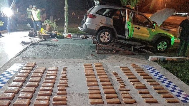 En Paso Cerrito (Departamento Federación) interceptaron a cuatro personas oriundas de Misiones que transportaban 108 ladrillos de marihuana.