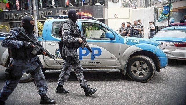 Bolsonaro felicitó a los policías que actuaron en el violento operativo en la favela de Río de Janeiro. 