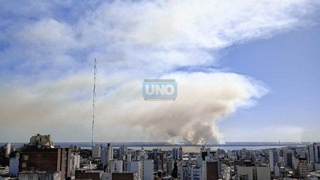 Hay temor de que el fuego se propague, debido a la intensidad y la falta de humedad Hay temor de que el fuego se propague, debido a la intensidad y la falta de humedad