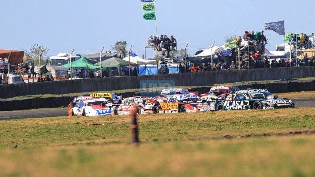 Turismo Carretera en el autódromo de Paraná Turismo Carretera en el autódromo de Paraná