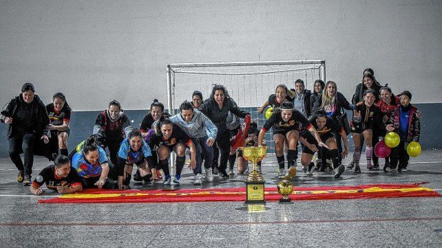 Español se quedó con el título en el Apertura de la División Élite. Español se quedó con el título en el Apertura de la División Élite.