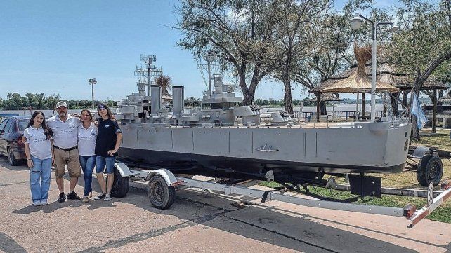 La Réplica del ARA General Belgrano hecha pro Titi Gammella recorre el país La Réplica del ARA General Belgrano hecha pro Titi Gammella recorre el país