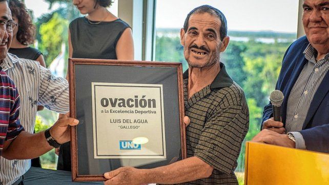 Del Agua, junto al Premio Ovación.