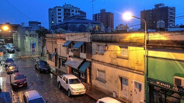 Se espera un jueves lluvioso en Paraná y se pronostican tormentas de variada intensidad, abundante caída de agua y probabilidad de granizo en algunos sectores.