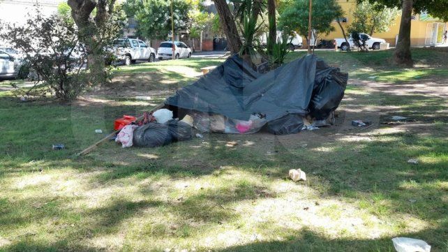 Paraná: reclaman que personas en situación de calle generan molestias frente al cementerio municipal Paraná: reclaman que personas en situación de calle generan molestias frente al cementerio municipal