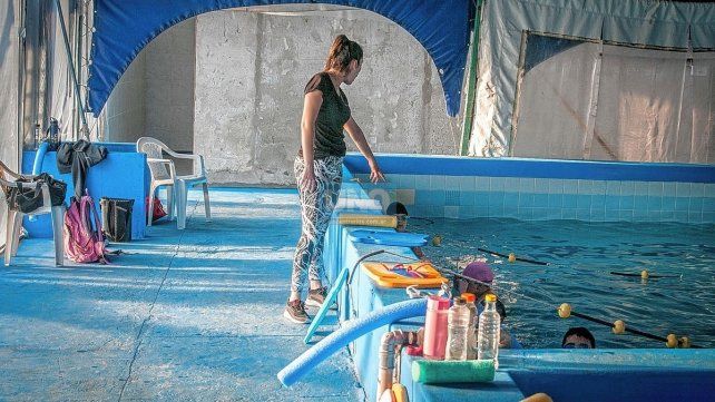 Complejo La Tranquera es un espacio deportivo que inició hace casi 40 años. Su fuerte es la natación en grandes y chicos. Un espacio para todas las edades.