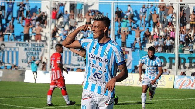Facundo Rivero, autor del ´primero gol de la victoria de Racing ante Atlético Paraná