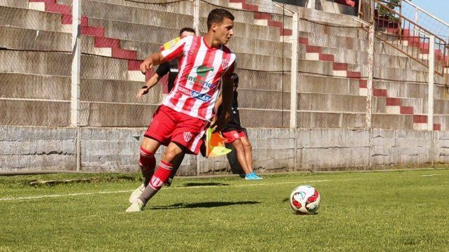 El defensor cumplió una buena performance en Atlético Paraná.