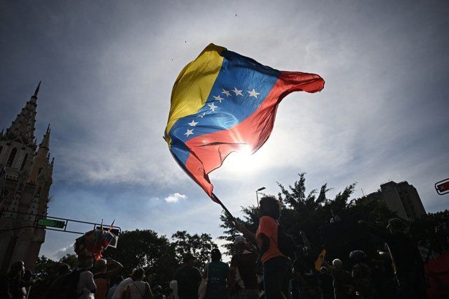 Venezolanos en distitnos países celebraron la detención de Maduro, aunque son cautelosos Venezolanos en distitnos países celebraron la detención de Maduro, aunque son cautelosos