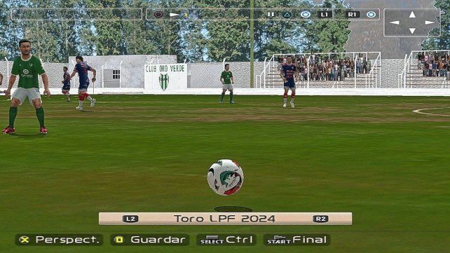 La pelota oficial de la Liga Paranaense de Fútbol, en cancha de Oro Verde. La pelota oficial de la Liga Paranaense de Fútbol, en cancha de Oro Verde.