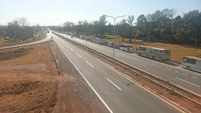 Furor por el TC: largas filas de autos para llegar al autódromo de Paraná. Furor por el TC: largas filas de autos para llegar al autódromo de Paraná.