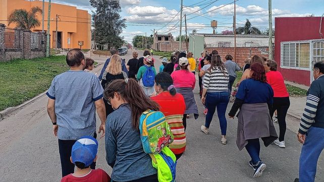 En marcha. Los vecinos no dudaron en apoyar la propuesta que combinó recreación y salud.