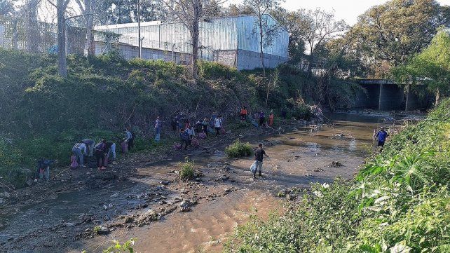 Jornada de Limpieza de Arroyos y Cuidados de Ambientes en Paraná.