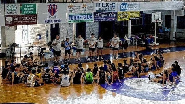 Los convocados al campus de Concepción del Uruguay vivieron tres días de actividades, en los que realizaron distintos trabajos tácticos y demás cuestiones referidas a la práctica de básquet. Los convocados al campus de Concepción del Uruguay vivieron tres días de actividades, en los que realizaron distintos trabajos tácticos y demás cuestiones referidas a la práctica de básquet.