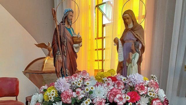 En Paraná. En la parroquia Santa Ana (Garrigó 754) el programa patronal indica que la procesión por las calles del barrio comenzará a las 15. En Paraná. En la parroquia Santa Ana (Garrigó 754) el programa patronal indica que la procesión por las calles del barrio comenzará a las 15.