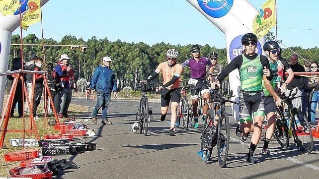 En San Salvador compite el Duatlón. En San Salvador compite el Duatlón.