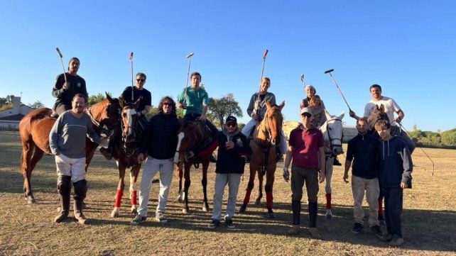 Los jinetes, tacos y caballos en las instalaciones de Aurora. Del campeonato participarán tres equipos. Los jinetes, tacos y caballos en las instalaciones de Aurora. Del campeonato participarán tres equipos.