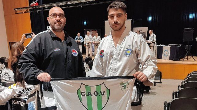 El instructor Paulo Robles Guerrero, a la izquierda, junto a Tomás Baños.
