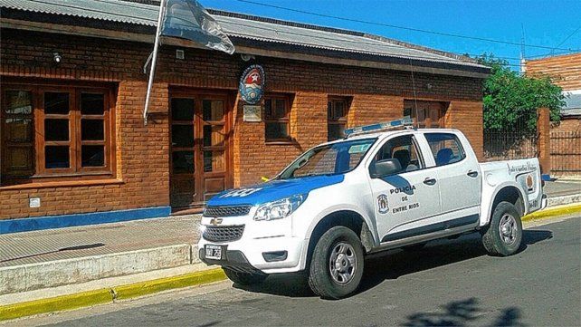 La Policía de la comisaría cuarta acudió al lugar del hecho tras el llamado del padre del joven.