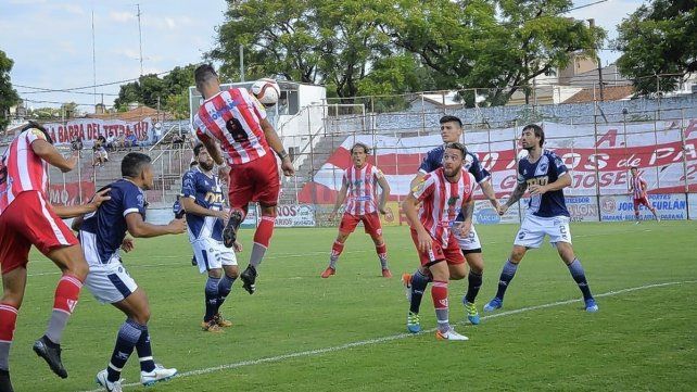 Atlético Paraná se despidió con una goleada en contra ante Ben Hur