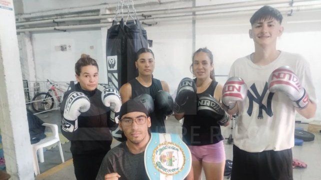 Jorgelina Cantero, Zamira Beber, Johana Beber, Tomás Omar e Iván Frutos (abajo) serán algunos de los que combatirán en el Club Palma Juniors. Jorgelina Cantero, Zamira Beber, Johana Beber, Tomás Omar e Iván Frutos (abajo) serán algunos de los que combatirán en el Club Palma Juniors.