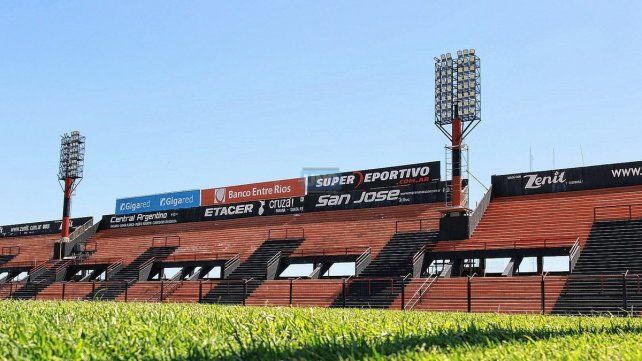 La cancha de Patronato recibirá el jueves el partido entre Colón y Godoy Cruz.