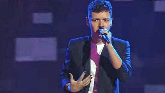 Santiago Borda en una de sus presentaciones en La Voz Argentina.