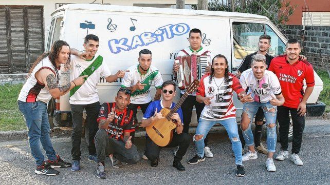 El Salón Plumas Verdes del Barrio Santa Lucía tendrá un evento solidaria en el que va a tocar Kabito y La Registrada.