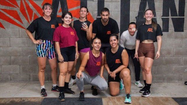 Crossfit para todos en una plaza de Colonia Avellaneda. Crossfit para todos en una plaza de Colonia Avellaneda.