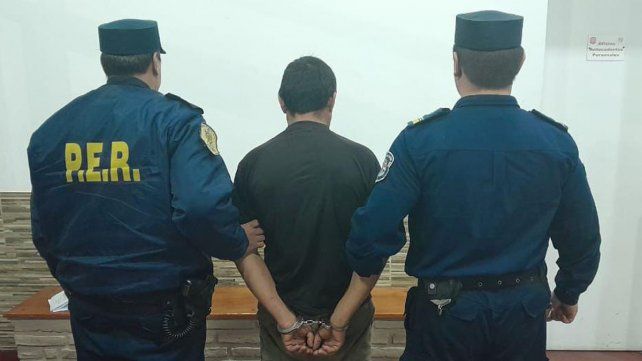 Un hombre fue detenido en Santa Elena tras protagonizar un violento episodio. Un hombre fue detenido en Santa Elena tras protagonizar un violento episodio.