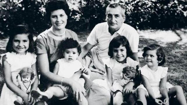 El autor de El Eternauta, junto a su familia.