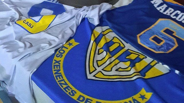 Las camisetas de Rojo, Izquierdoz y Benedetto.