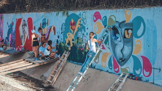 Más de 30 artistas urbanos desplegaron su arte en Paraná.