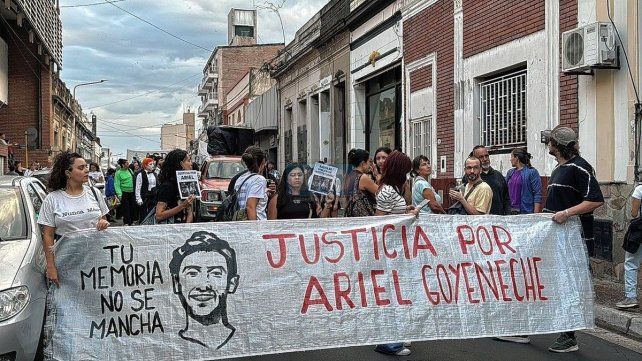 También hubo un reclamo de justicia por Ariel Goyeneche. También hubo un reclamo de justicia por Ariel Goyeneche.