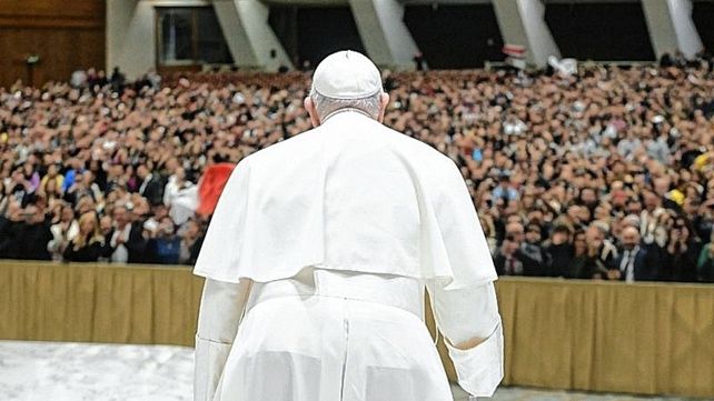 Oración. "Por los pueblos de Palestina, Israel, Ucrania y tantos otros lugares donde hay guerra. Y no olvidemos a nuestros hermanos y hermanas rohingya que sufren persecución”, dijo Francisco.