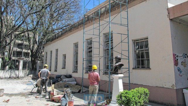 En la escuela Moreno esperan una refacción integral, pero hoy sólo se atiende la emergencia En la escuela Moreno esperan una refacción integral, pero hoy sólo se atiende la emergencia