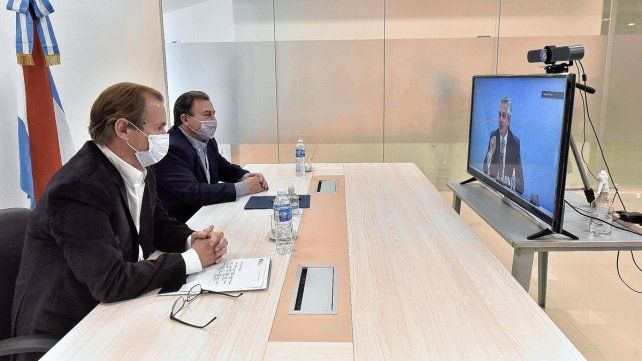 Bordet y Bisogni escucharon el anuncio de construcción de viviendas por parte de Fernández.