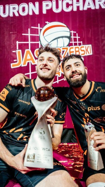 Luciano Vicentín (izquierda) celebró la conquista de la Copa de Polonia. Luciano Vicentín (izquierda) celebró la conquista de la Copa de Polonia.