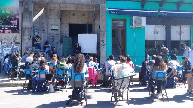 En la calle. En la lucha contra el ajuste, la universidad pública cosechó el apoyo de distintos sectores sociales.