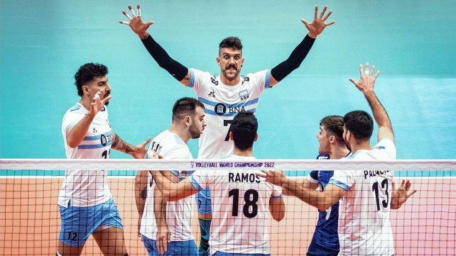 Los jugadores de la Argentina festejan uno de los puntos ante Serbia.