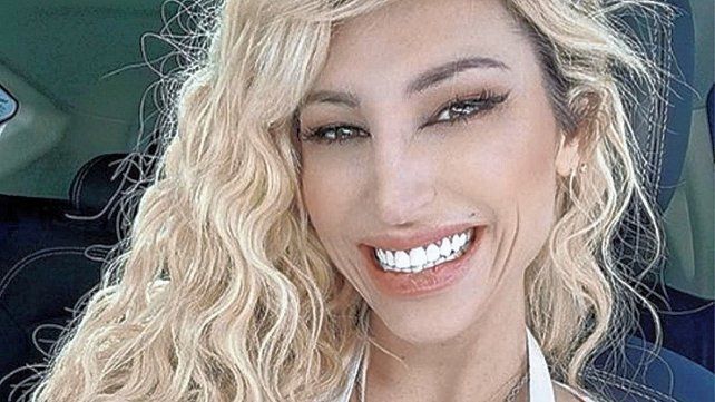 Vicky Xipolitakis se recibió en la UBA y mostró el diploma