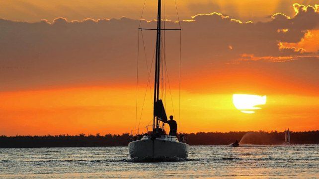 Los veleros de la Regata de la Luna Llena tuvieron a Villa Urquiza como punto de partida.