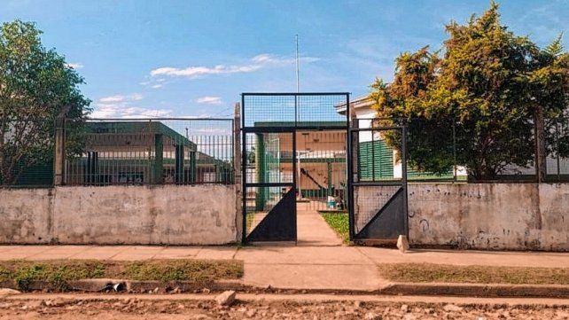 Funcionarios recorrieron escuelas en Concordia.