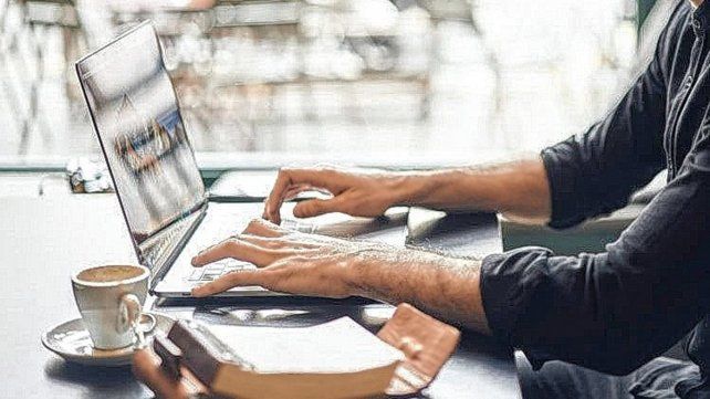 Los alojamientos tienen fines turísticos y proliferan en la informalidad a nivel país; Entre Ríos no es la excepción. Piden una ley para que estén en regla