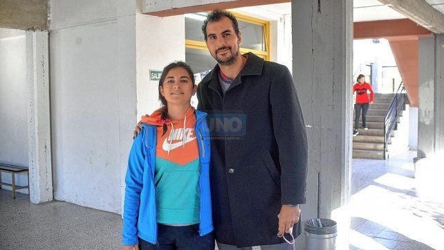 José Martínez, presidente del Club Español, junto a Norma Rodríguez, arquera del equipo femenino y encargada de la Academia de La Furia.