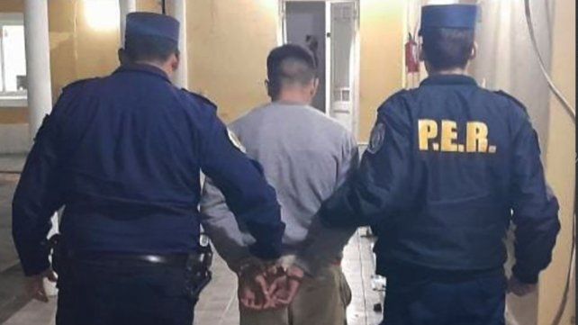 La Policía de Colón detuvo a un empleado robando en un predio de la Jefatura.