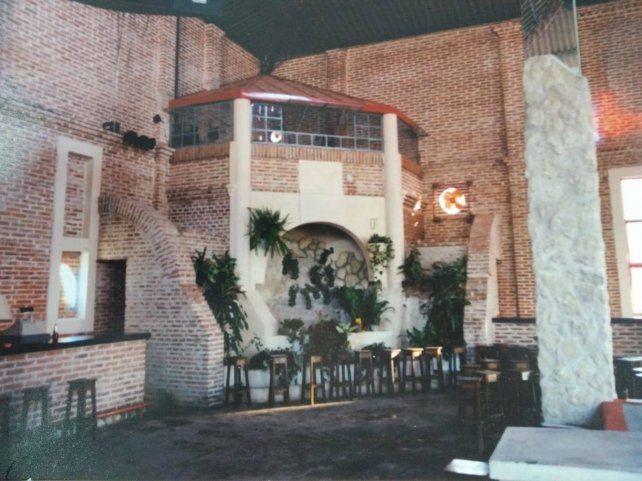 La cabina diseñada para la música y luces. Foto del recuerdo.