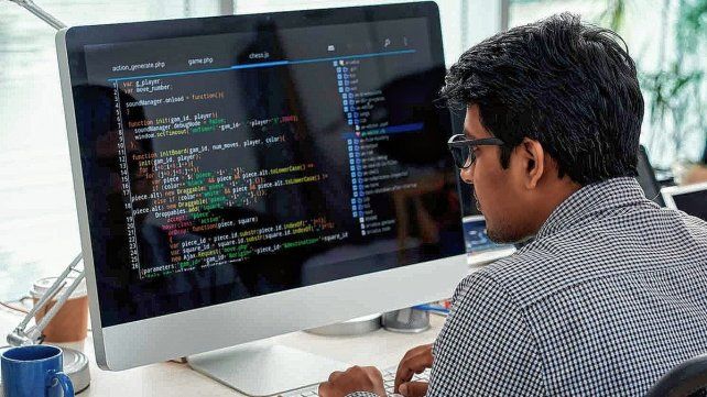 El trabajo en el área informática es el más requerido, pero la mano de obra es escasa.