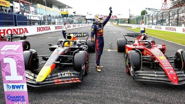 Max Verstappen va por el título esta madrugada.