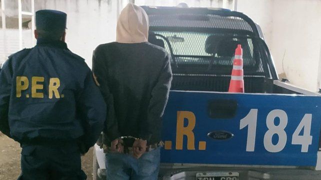 Un joven fue detenido en Paraná por abuso de arma. Un joven fue detenido en Paraná por abuso de arma.